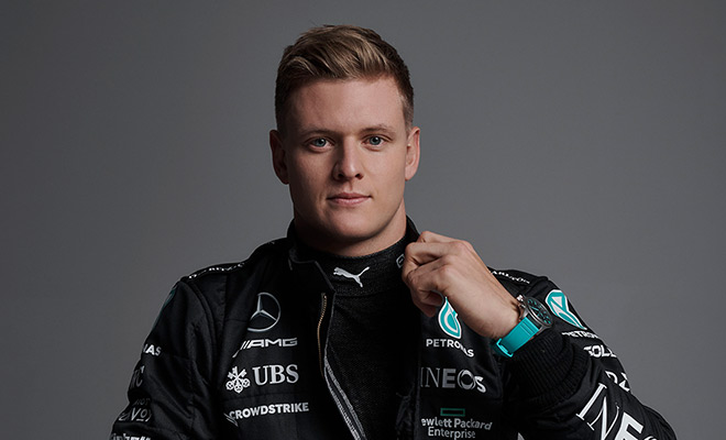 Schumacher Eyed for Hamilton's Mercedes Seat