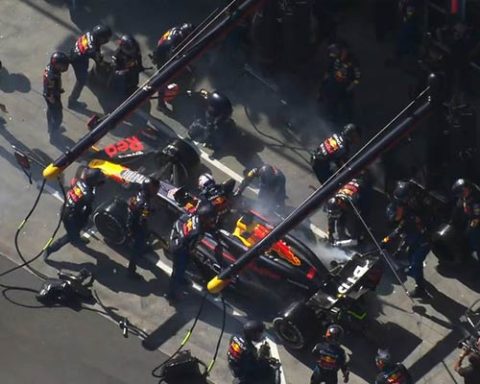 Verstappen's Aussie GP Dream Ends in Smoke