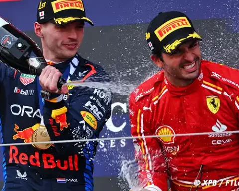 Sainz's F1 Future Tied to Rival Teams' Choices