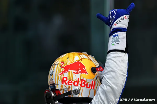 Ricciardo Brushes Off Villeneuve Focuses on Consistency