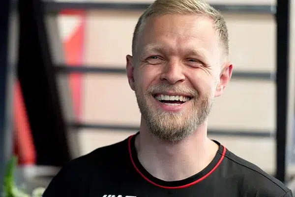 2025 F1 Magnussen Set on Top Category Stay