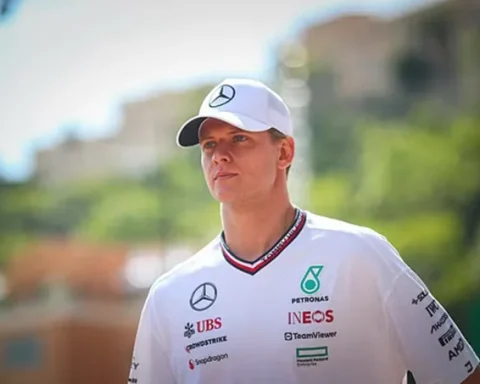 F1's Ultimate Goal Keeps Schumacher on Hold