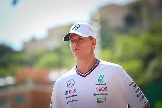 F1's Ultimate Goal Keeps Schumacher on Hold