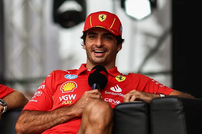 Sainz Leaves Ferrari Victim of Hamilton's Final Move