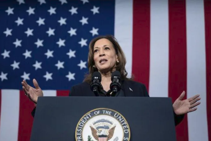 VP Kamala Harris Reveals F1 Obsession - Favors Hamilton