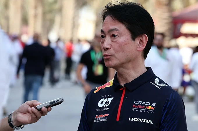 Honda returns to F1 in 2026 with Aston Martin, focusing on victory but leaving the door open for future power unit expansion.





